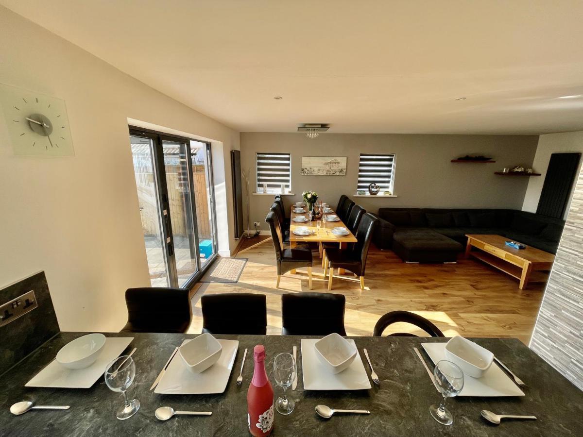 Four Corners Holiday Home Hot Tub & Sauna เฟิร์นดาวน์ ภายนอก รูปภาพ