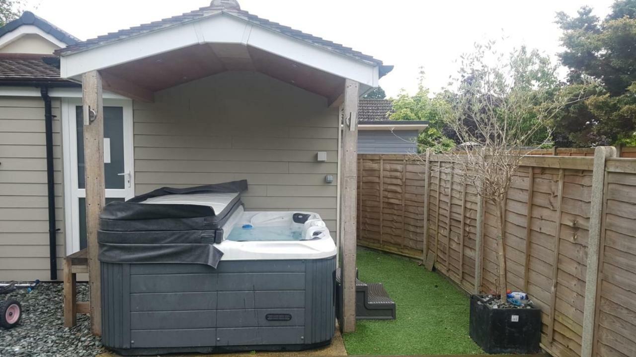 Four Corners Holiday Home Hot Tub & Sauna เฟิร์นดาวน์ ภายนอก รูปภาพ